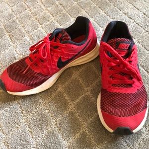 Boys Nike tennis shoes 4.5Y great condition